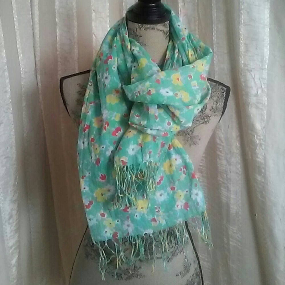 Women's Pretty Green Floral Tassel Scarf